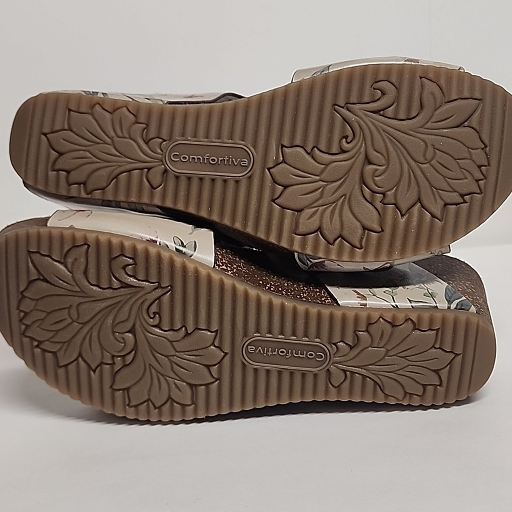 Comfortiva Women's Floral Buckle Sandals - Cream and Brown Sz 8.5 Romantic - Picture 7 of 12